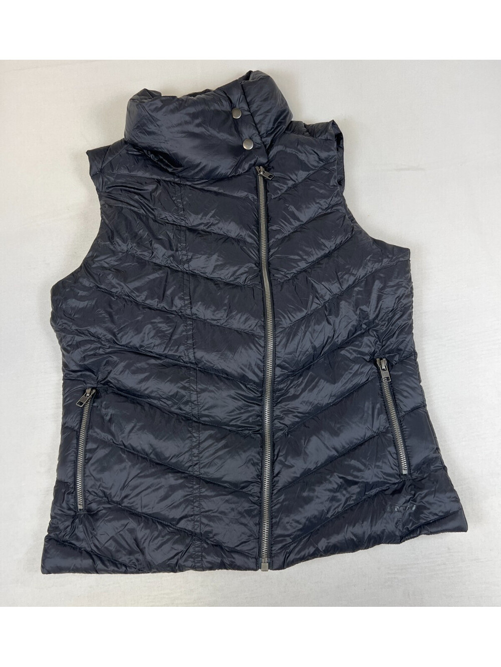 Patagonia Women M Black Down Puffer Vest Full Zip Quilted Outerwear